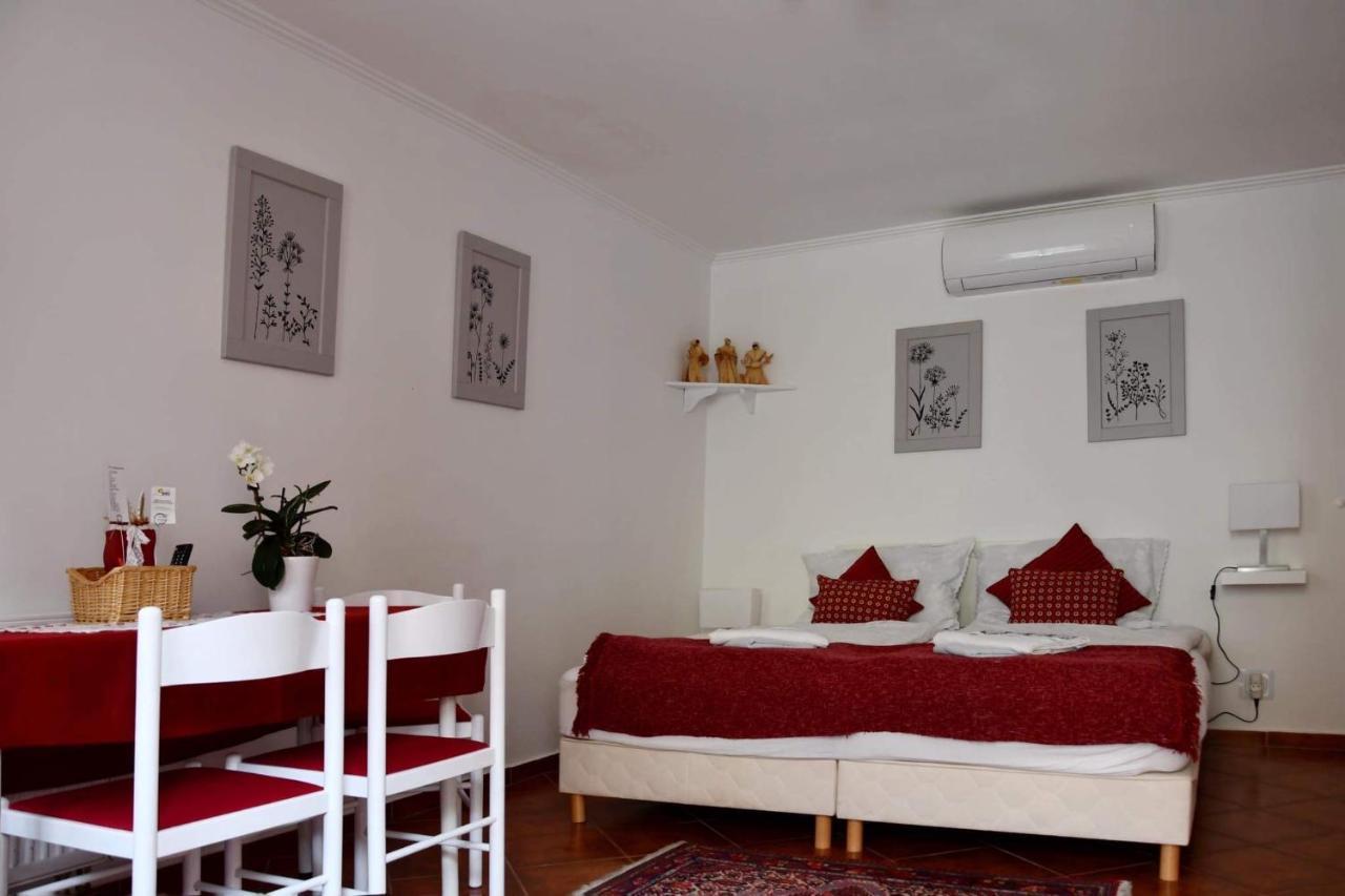 Szentesi Panzio Bed and Breakfast Fertőrákos Exteriör bild