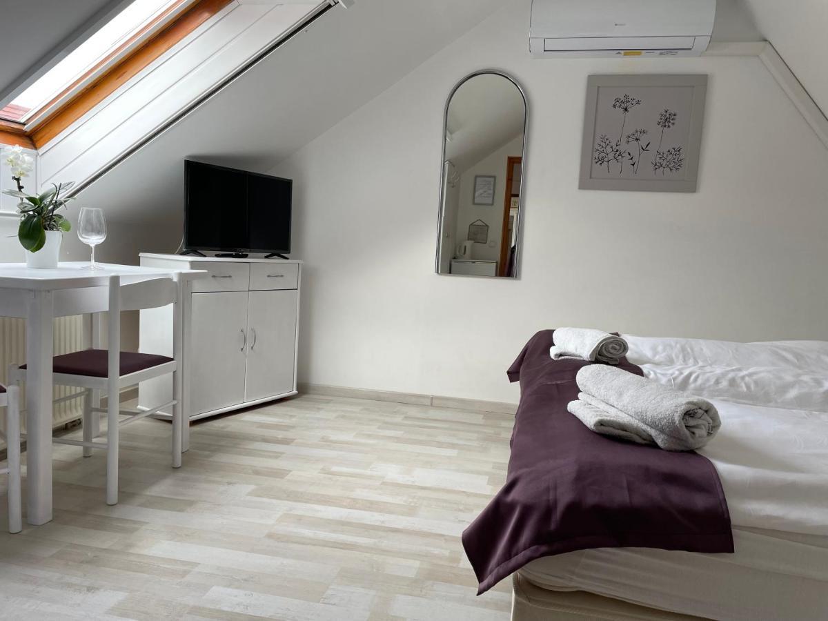 Szentesi Panzio Bed and Breakfast Fertőrákos Exteriör bild