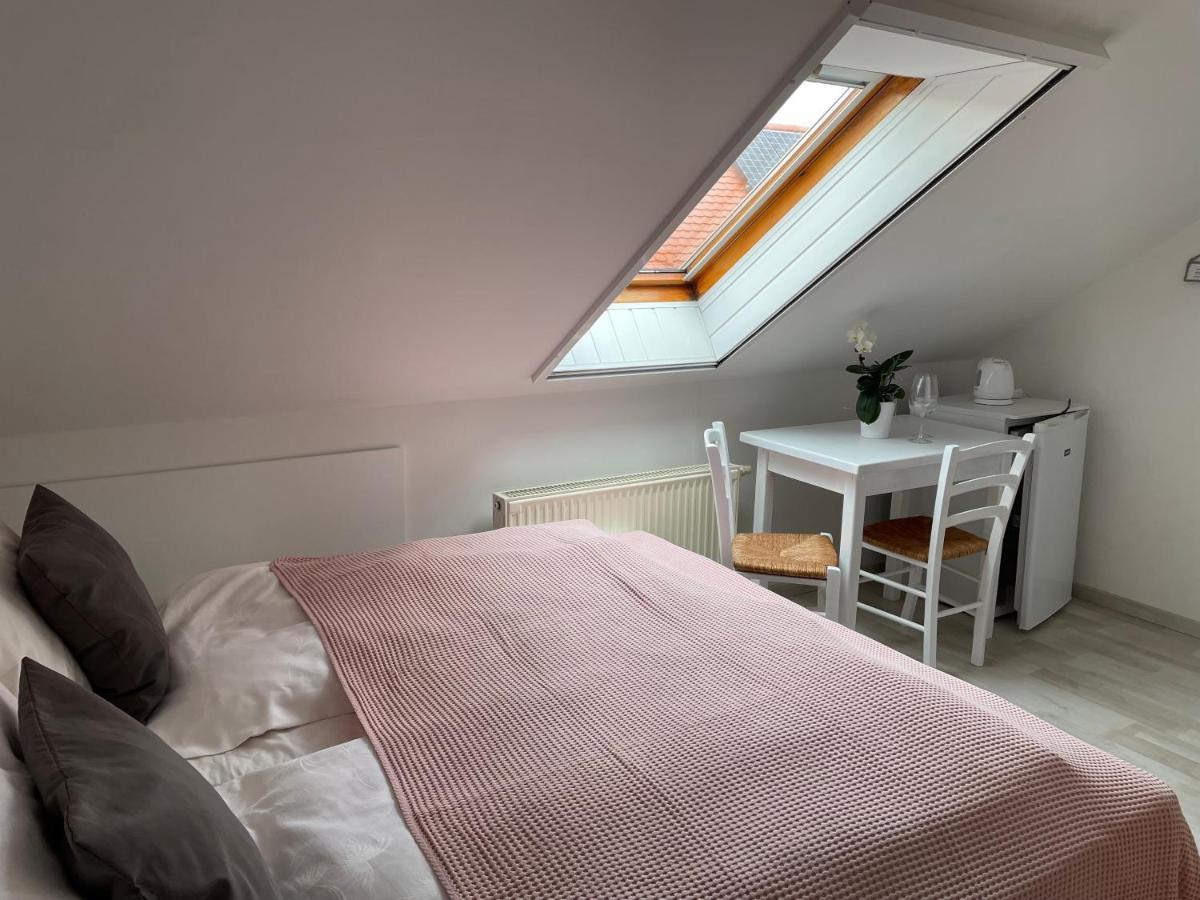 Szentesi Panzio Bed and Breakfast Fertőrákos Exteriör bild
