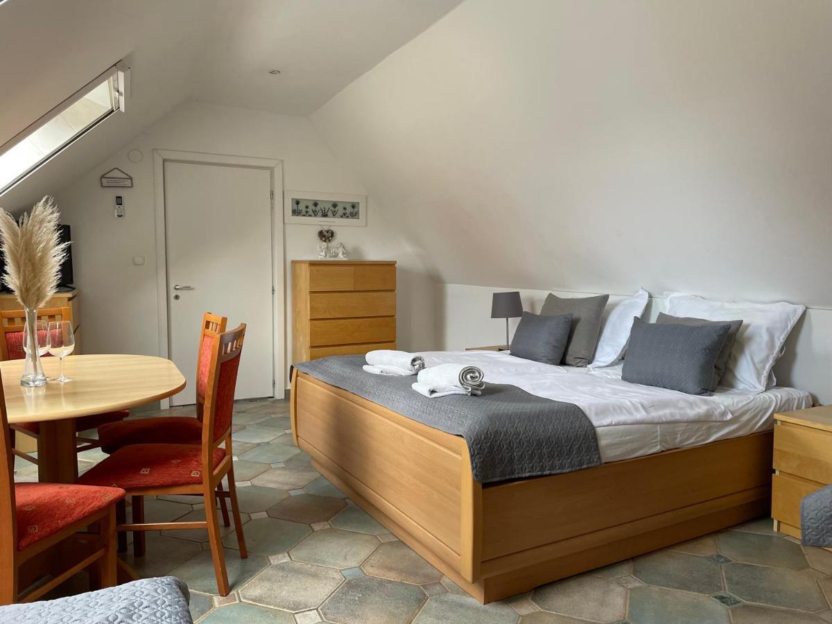 Szentesi Panzio Bed and Breakfast Fertőrákos Exteriör bild