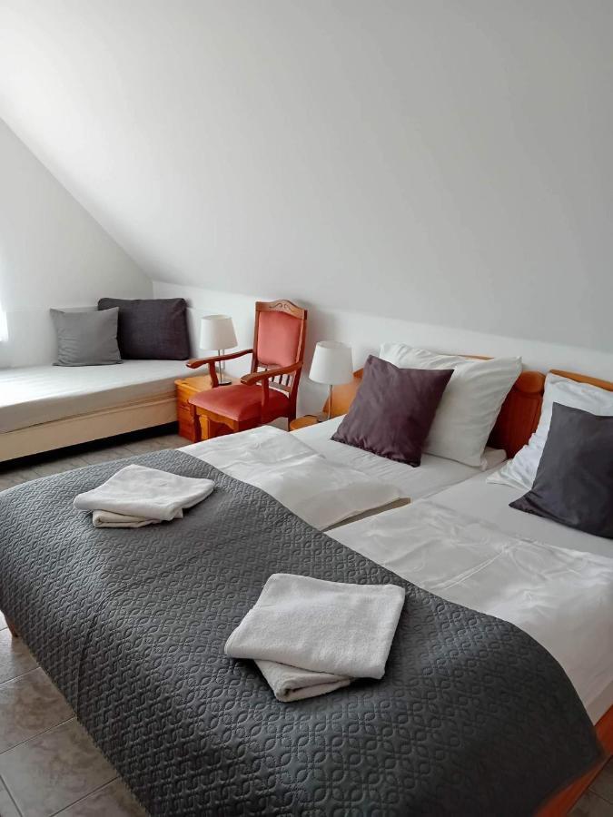 Szentesi Panzio Bed and Breakfast Fertőrákos Exteriör bild