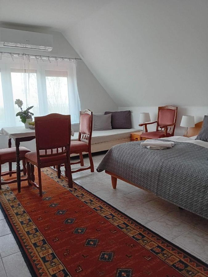 Szentesi Panzio Bed and Breakfast Fertőrákos Exteriör bild